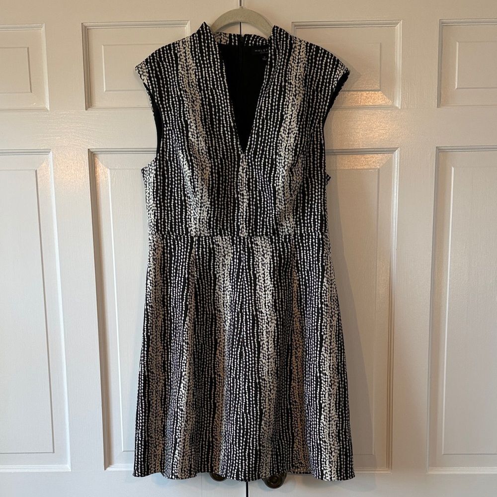 Halston Heritage Black and White Mini Dress V-neck Cap Sleeves Fit Flare Size 12